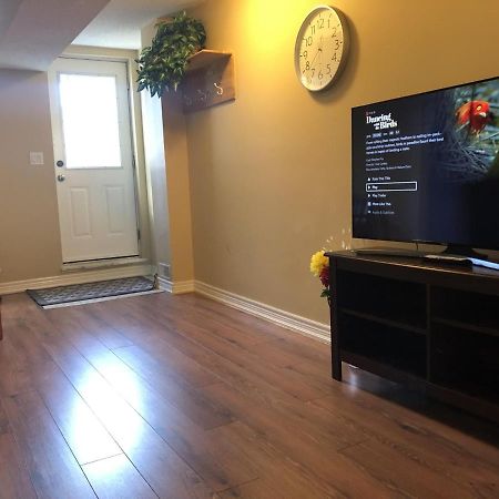 Spacious 2 Bedroom Guest Suite Toronto Bagian luar foto